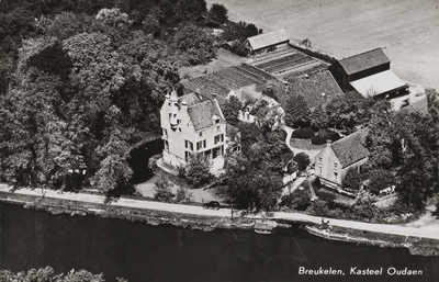 130499 Luchtfoto van het kasteel Oudaen (Zandpad 80) te Breukelen.